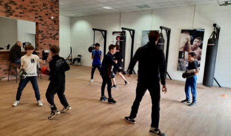 cours boxe pour adolescents initiation decouverte épanouissement personel